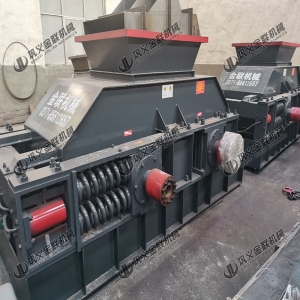 1200x800大型液壓對輥破碎機(jī)發(fā)往湖北