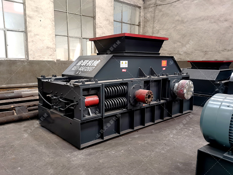 對(duì)輥機(jī)日產(chǎn)量多少？能出3mm以下機(jī)制砂嗎？