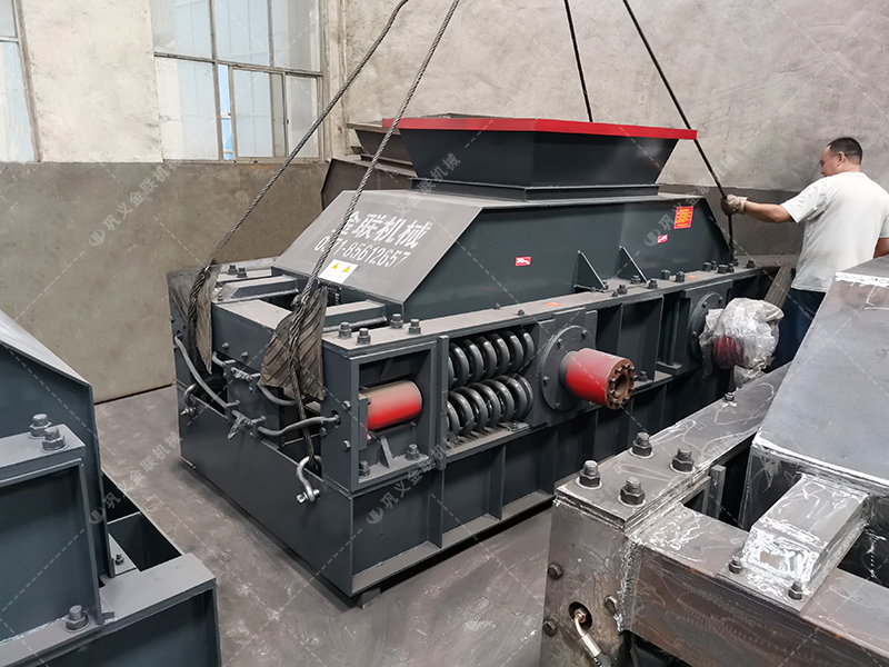 直連式對輥破碎機(jī)發(fā)貨 大型破碎機(jī)發(fā)往福建