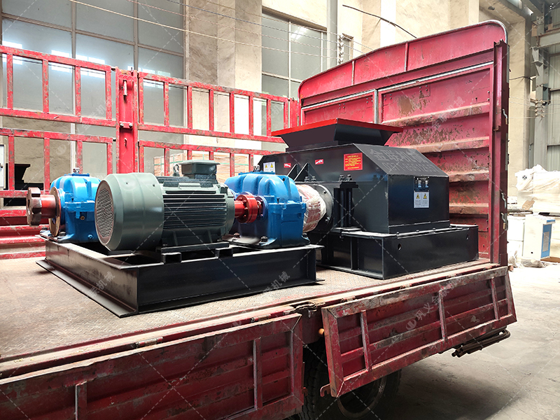 中型2PG800x600直連對(duì)輥制砂機(jī)發(fā)往河南