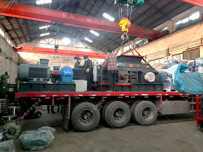 2PG1200x800大型液壓直聯(lián)對輥破碎機(jī)發(fā)貨圖片