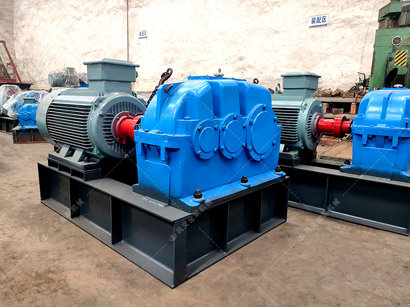 2PG1208大型液壓對(duì)輥制砂機(jī)發(fā)往河北邯鄲