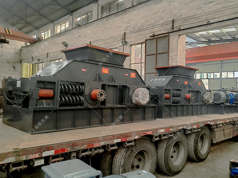 大型直連式半自動對輥破碎機(jī)發(fā)往河北