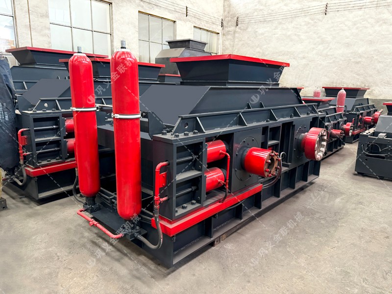 時產(chǎn)120噸液壓對輥制砂機——打造高能效的生產(chǎn)典范