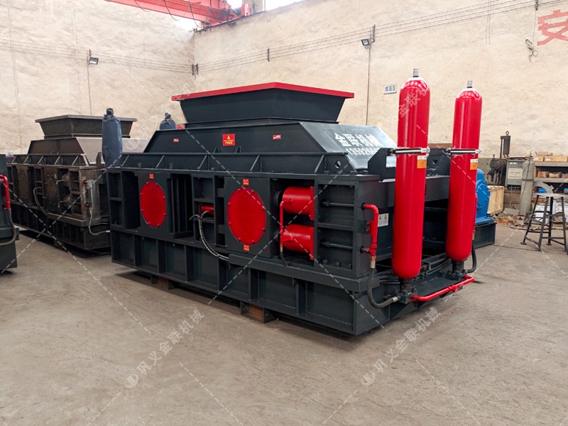 時產(chǎn)120噸液壓對輥制砂機——打造高能效的生產(chǎn)典范