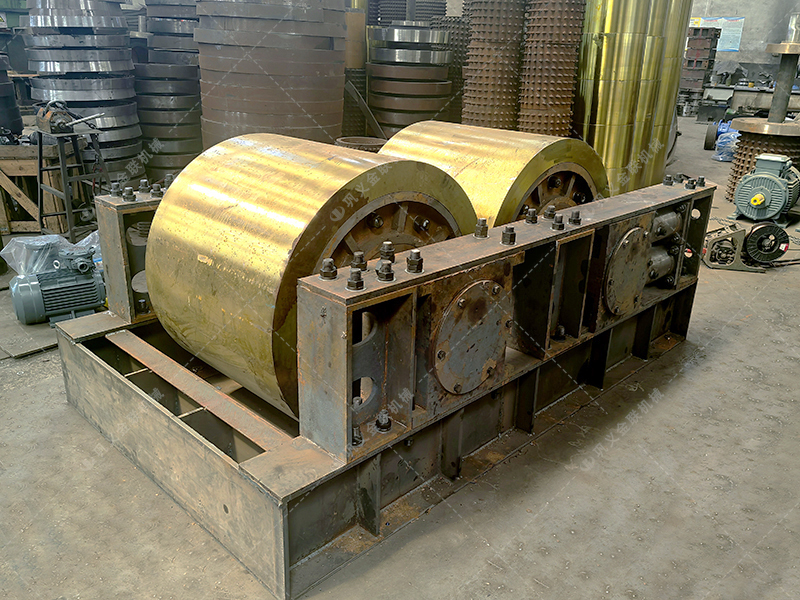 液壓對輥制砂機出現(xiàn)異常振動該如何排查？