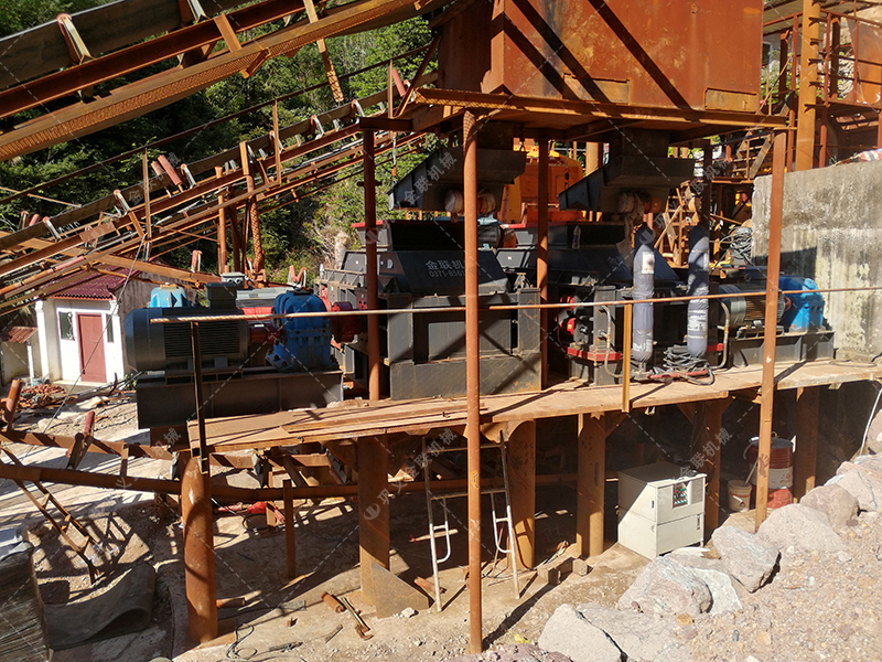 液壓對(duì)輥破碎機(jī)：破解 “堵塞、磨損、成品差” 三大難題