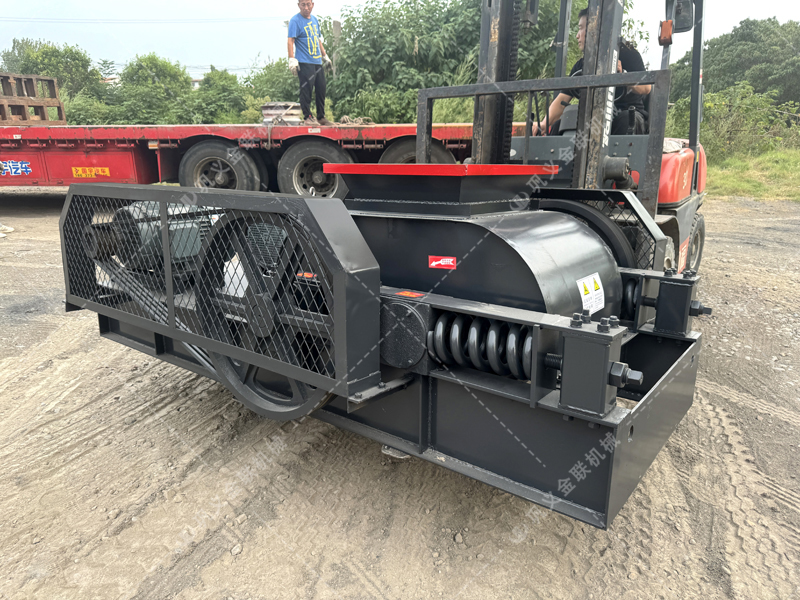 硬巖與軟巖通吃，雙齒輥破碎機(jī)的“牙齒”究竟有多鋒利？